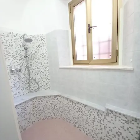 Δωμάτια σε οικογενειακή κατοικία Elfhouse