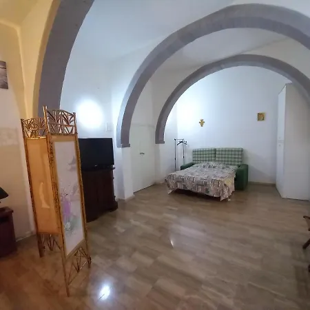 Δωμάτια σε οικογενειακή κατοικία Elfhouse *